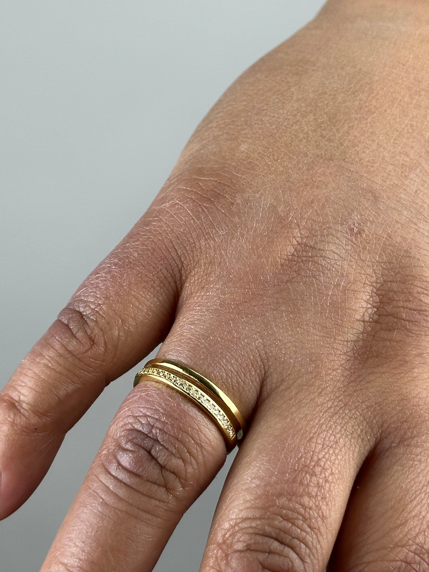 ANILLO AJUSTABLE DOBLE LINEA CON CRISTALES