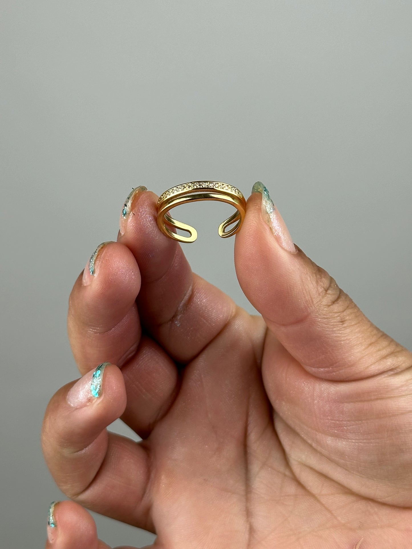 ANILLO AJUSTABLE DOBLE LINEA CON CRISTALES