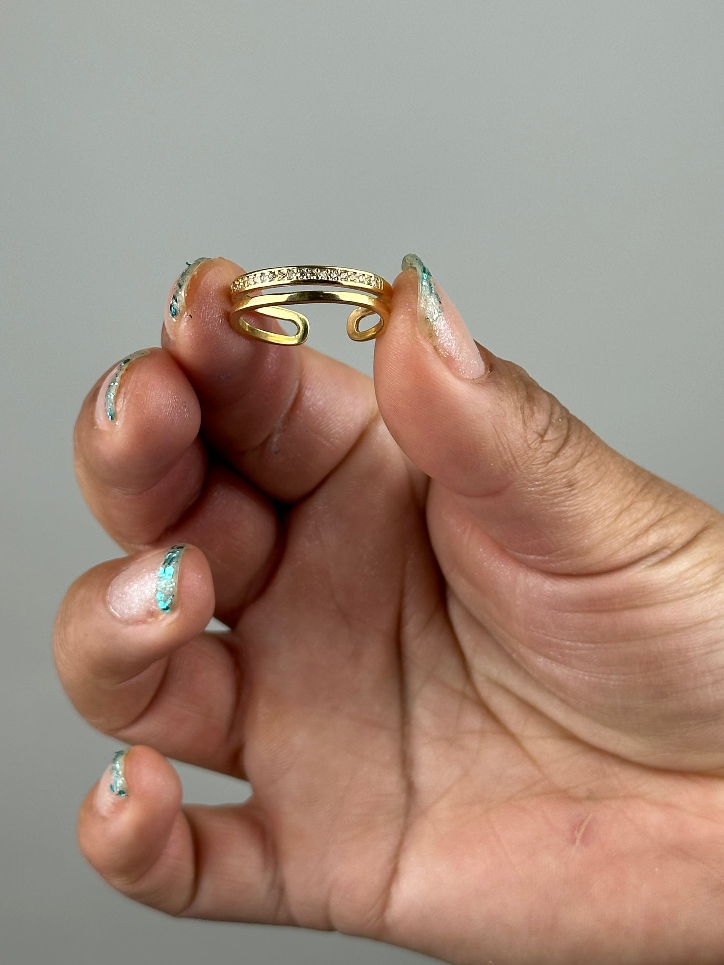 ANILLO AJUSTABLE DOBLE LINEA CON CRISTALES